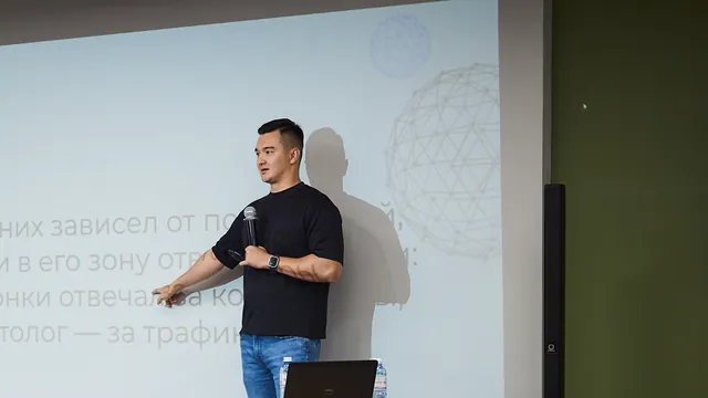 Ален у экрана на практикуме